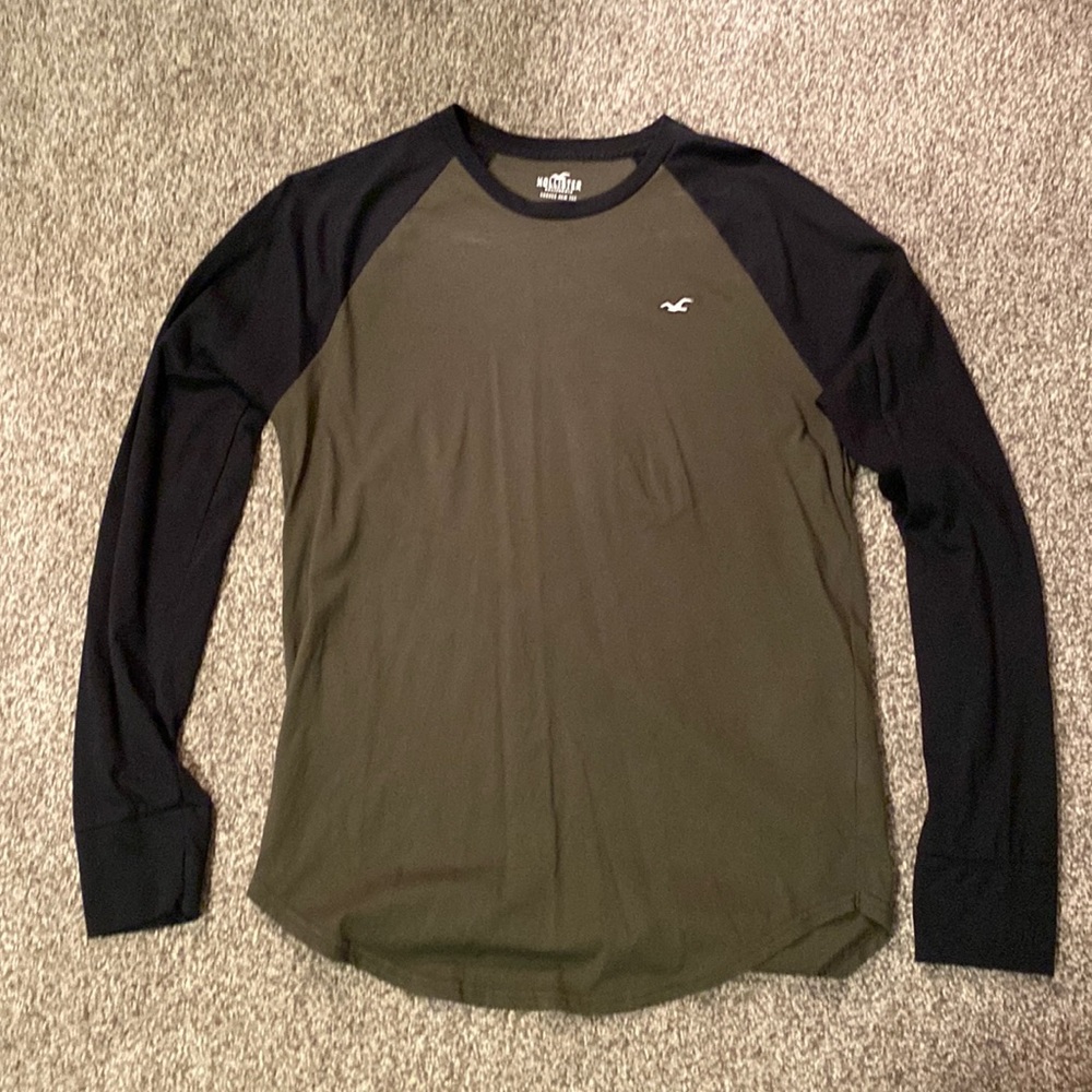 Medium Hollister long sleeve tee.